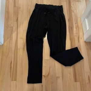Lululemon black high rise stretch pant, size 4
